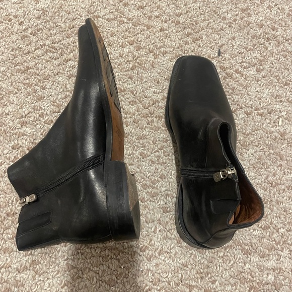 Mens boots size 9 - Picture 4 of 4